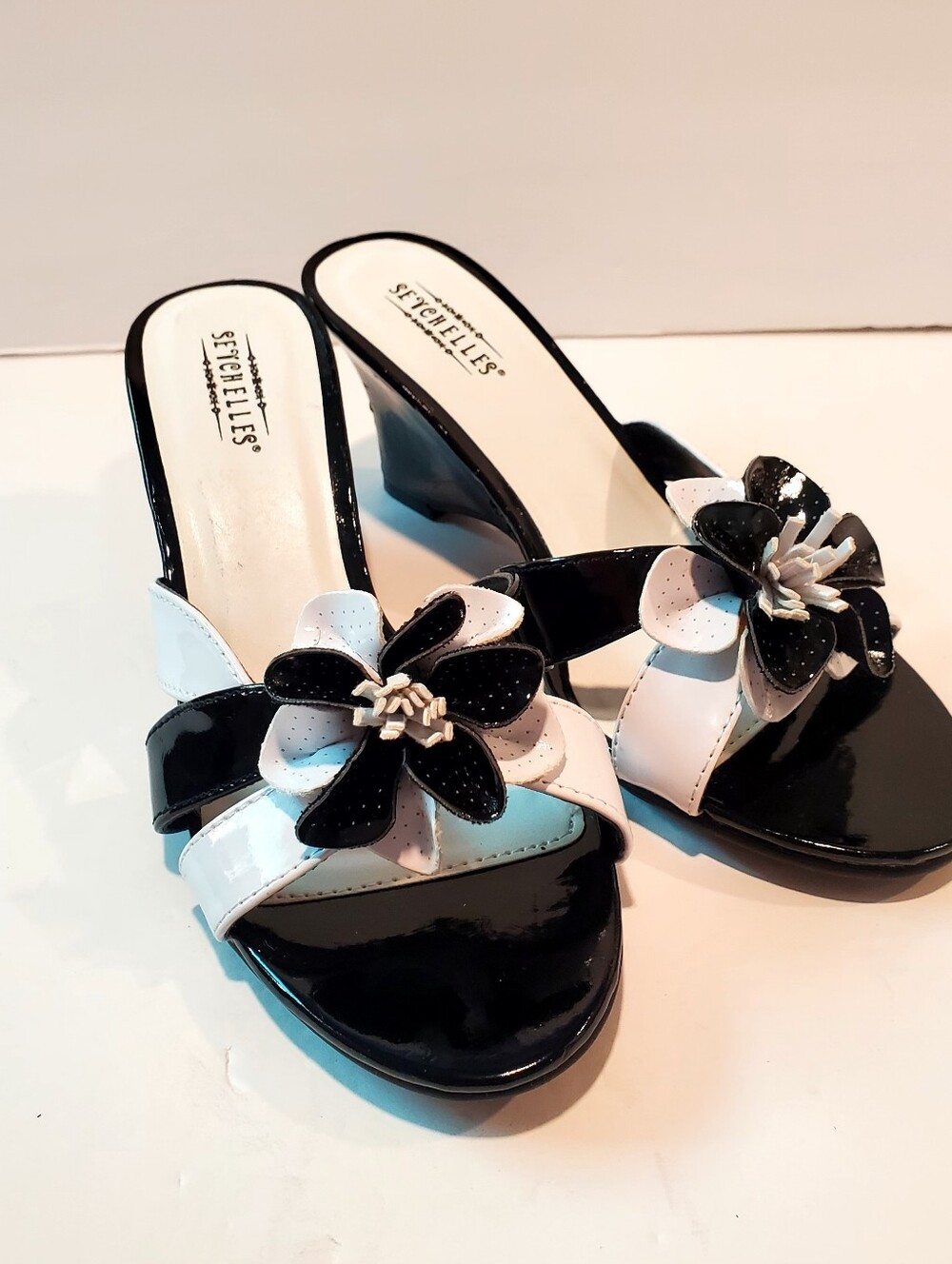 Seychelles Black & White Floral Slide Sandals Size 6.5